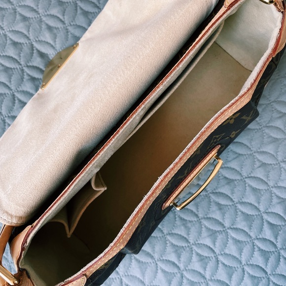 Louis Vuitton Beverly MM Shoulder Bag - Picture 5 of 6